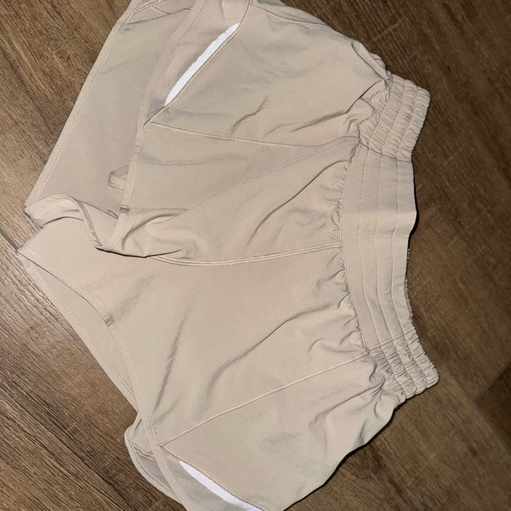 Women's Lululemon Hotty Hot High Rise 2.5” Shorts